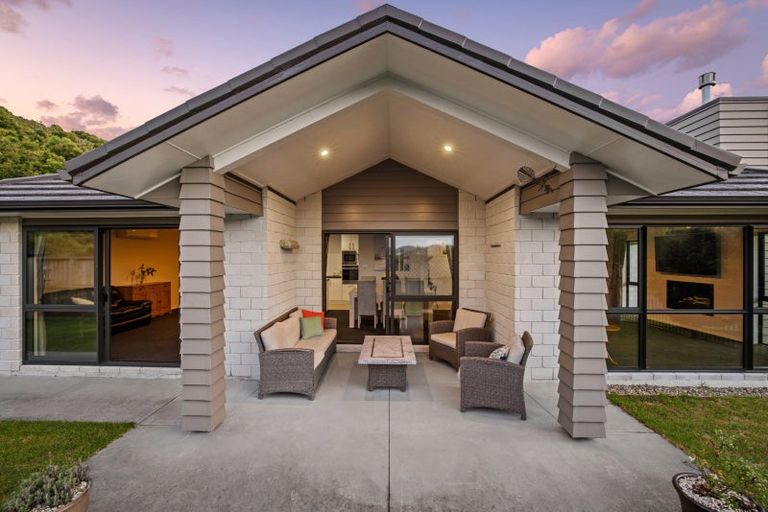 Photo of property in 281 Lakes Boulevard, Pyes Pa, Tauranga, 3112