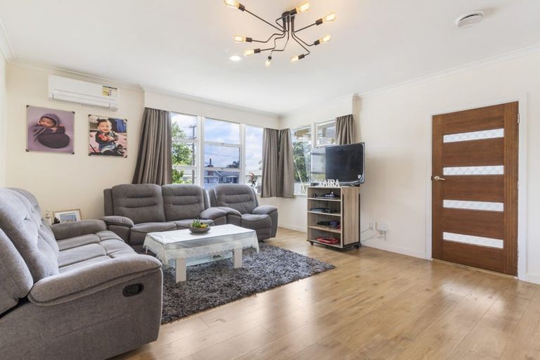 Photo of property in 33 Cobham Crescent, Kelston, Auckland, 0602