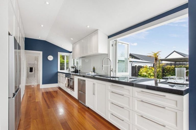 Photo of property in 6 Hawkesbury Avenue, St Albans, Christchurch, 8014