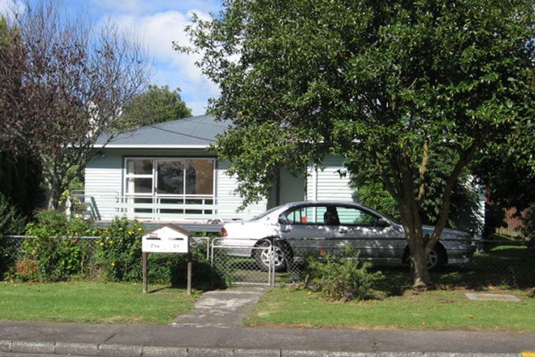 Photo of property in 21 Enderby Drive, Te Atatu Peninsula, Auckland, 0610
