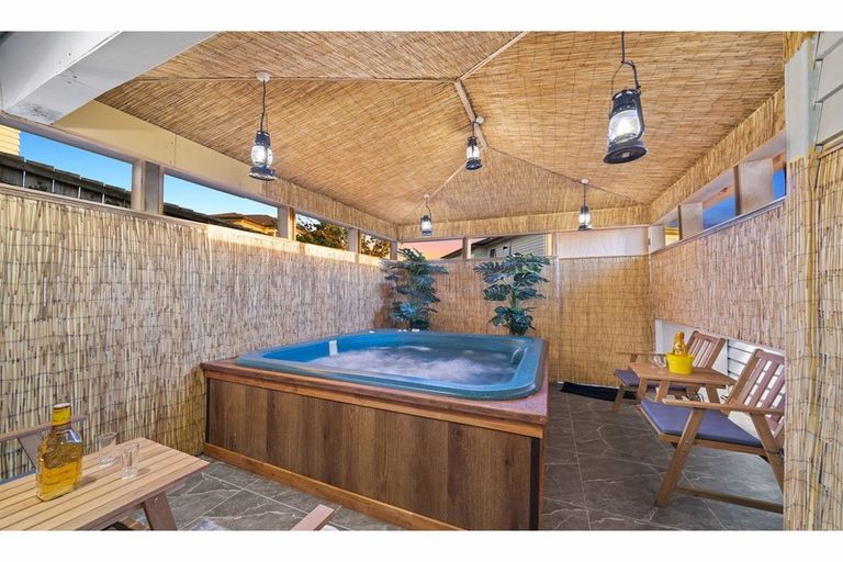 Photo of property in 14 Kereru Rise, Papakura, 2110