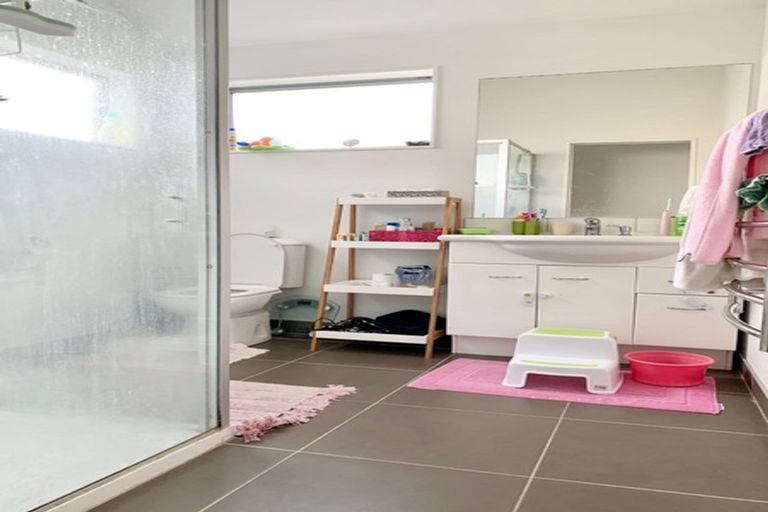 Photo of property in 10 Montmere Avenue, Te Atatu Peninsula, Auckland, 0610