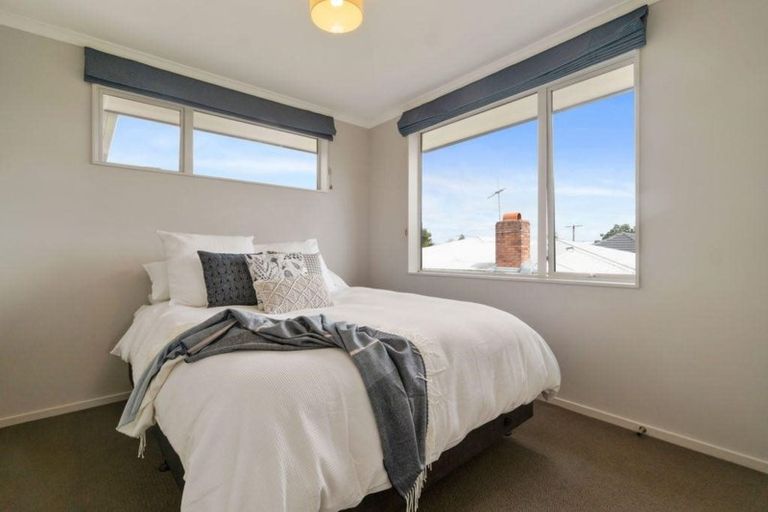 Photo of property in 25a Rewarewa Road, Te Atatu Peninsula, Auckland, 0610