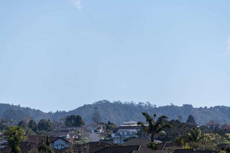 Photo of property in 3 Semillon Avenue, Henderson, Auckland, 0612