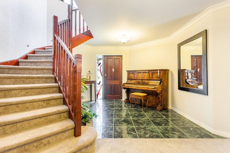 Photo of property in 12 Greenwoods Close, Titirangi, Auckland, 0604