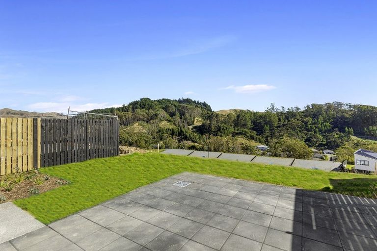 Photo of property in 32 Turtleback Avenue, Whitby, 5024