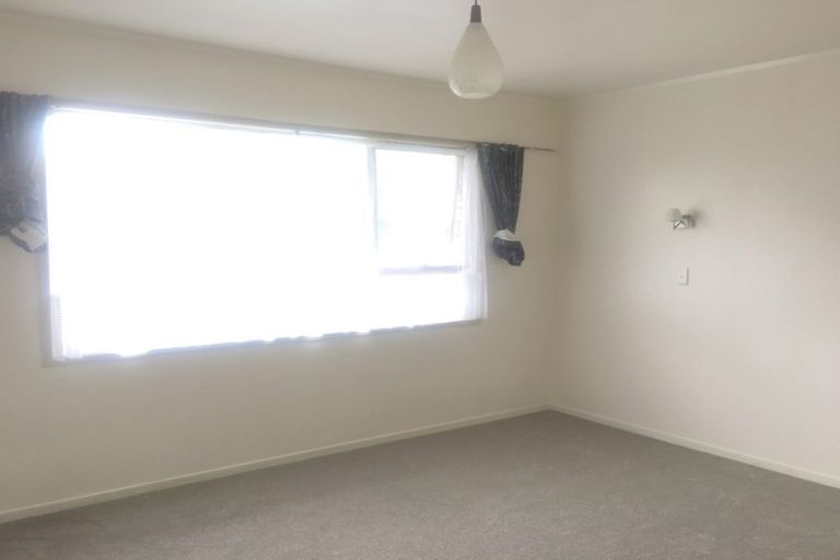 Photo of property in 29 Chilcott Road, Henderson, Auckland, 0612