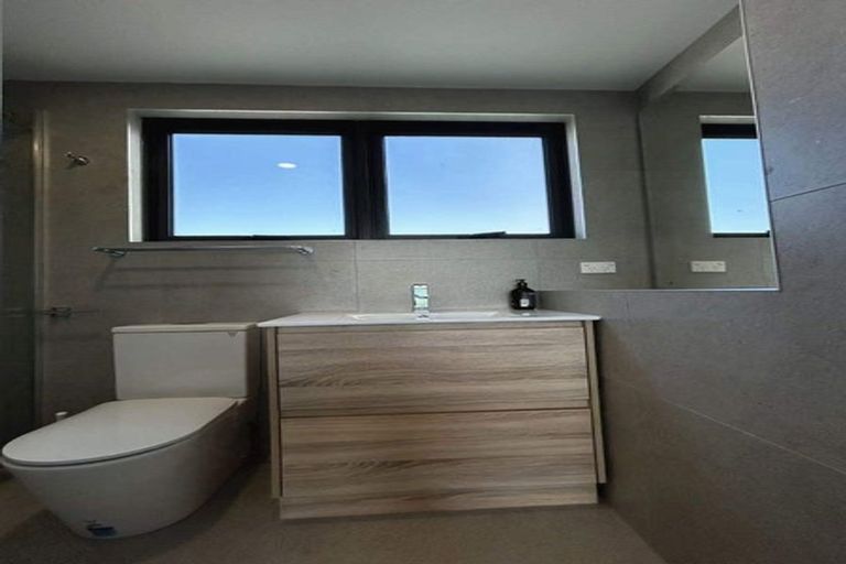 Photo of property in 110 Clovelly Road, Bucklands Beach, Auckland, 2012