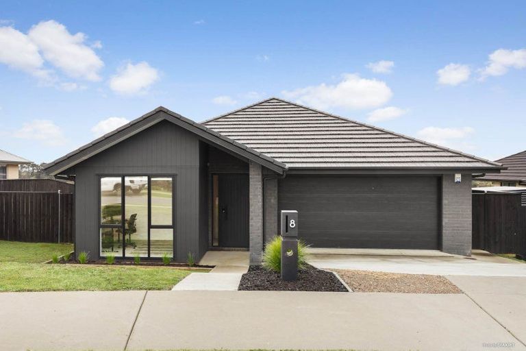 Photo of property in 8 Omahuru Road, Glenbrook, 2681