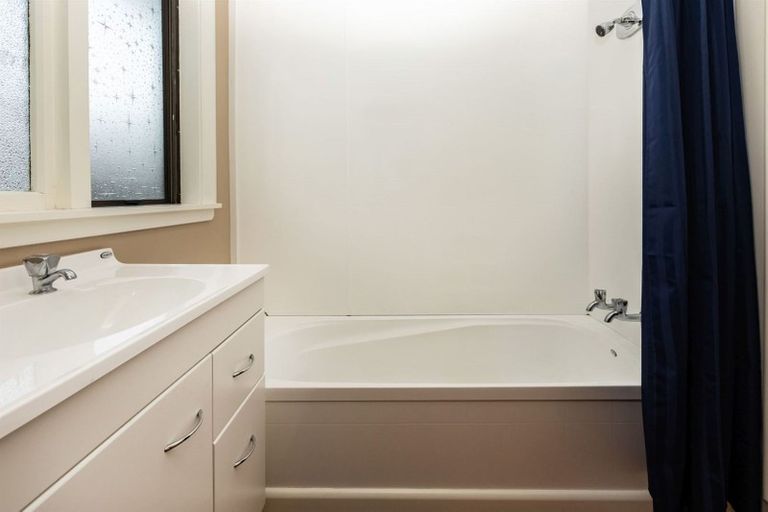 Photo of property in 27 Kenwyn Avenue, St Albans, Christchurch, 8052