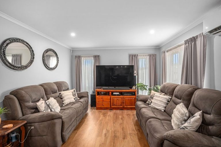 Photo of property in 5 Minerva Avenue, Helensville, 0800