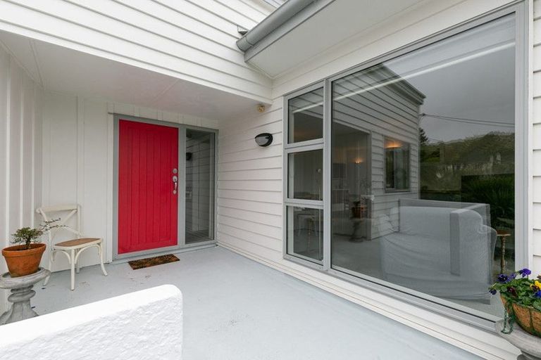 Photo of property in 27 David Crescent, Karori, Wellington, 6012