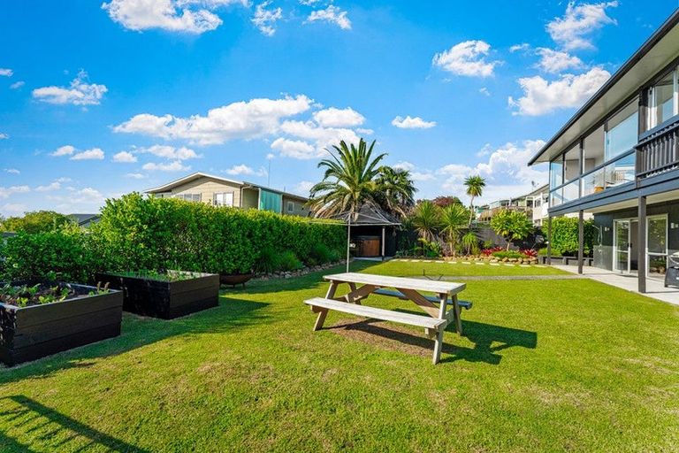 Photo of property in 10 Hinemoa Place, Snells Beach, 0920