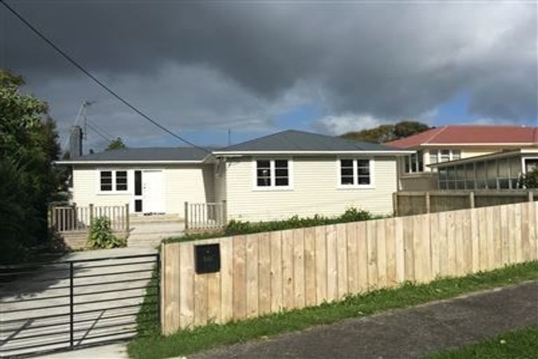 Photo of property in 30 Fruitvale Road, New Lynn, Auckland, 0600