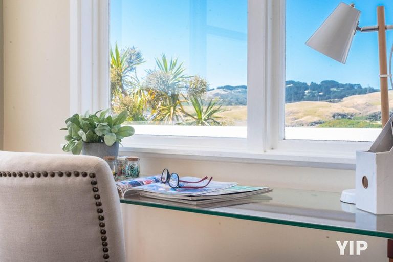 Photo of property in 18 Jane Grove, Paparangi, Wellington, 6037