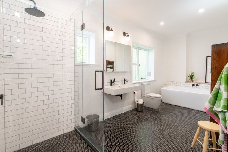 Photo of property in 9 Easdale Street, Kelburn, Wellington, 6012