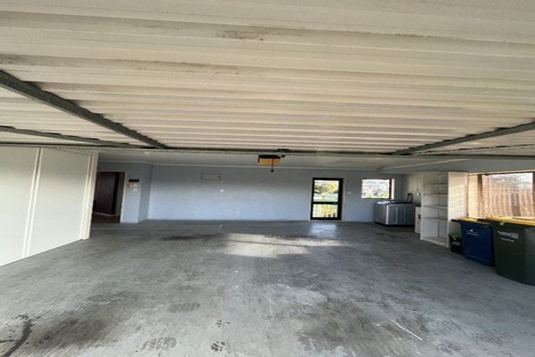 Photo of property in 16 Jubaea Place, Henderson, Auckland, 0610