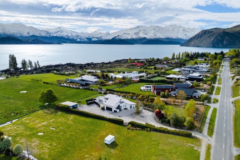 Photo of property in 302 Beacon Point Road, Wanaka, 9305