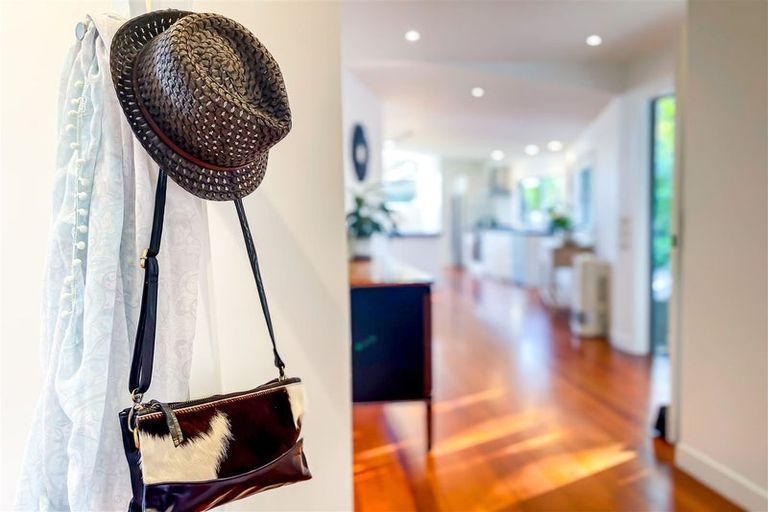 Photo of property in 1b Winara Avenue, Waikanae, 5036