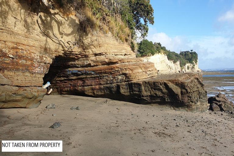 Photo of property in 1289a Whangaparaoa Road, Army Bay, Whangaparaoa, 0930