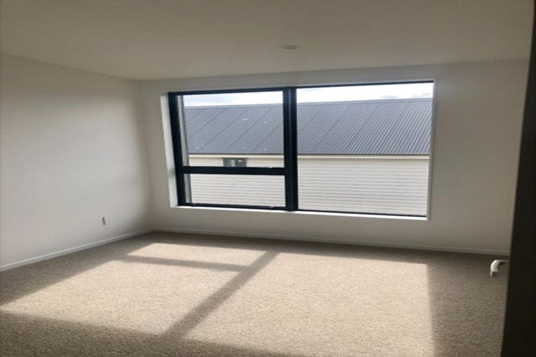 Photo of property in 62u2 Spenmoor Street, Newlands, Wellington, 6037