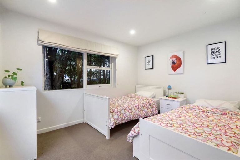 Photo of property in 24 Otakau Road, Milford, Auckland, 0620