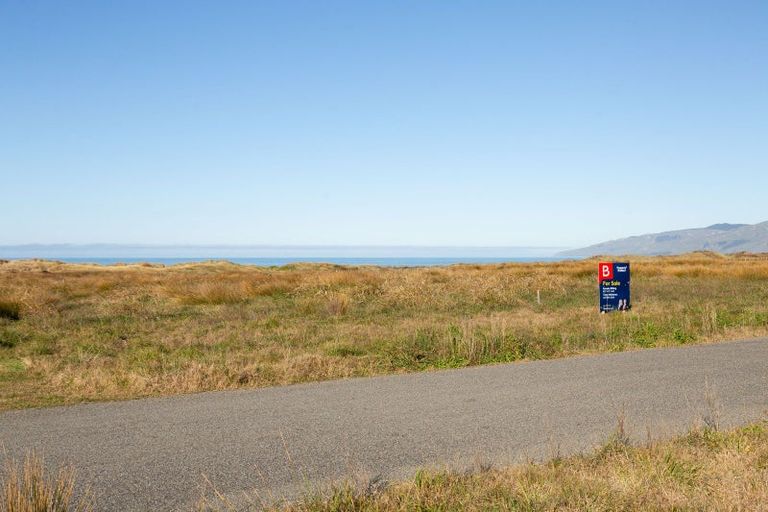 Photo of property in 3 Reefview Way, Flat Point, 5883