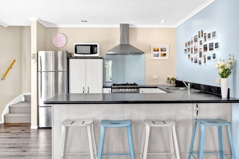 Photo of property in 40 Hobart Drive, Spotswood, New Plymouth, 4310