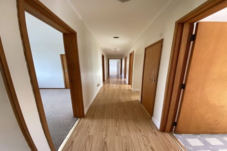 Photo of property in 21 Sequoia Place, Sunnynook, Auckland, 0620
