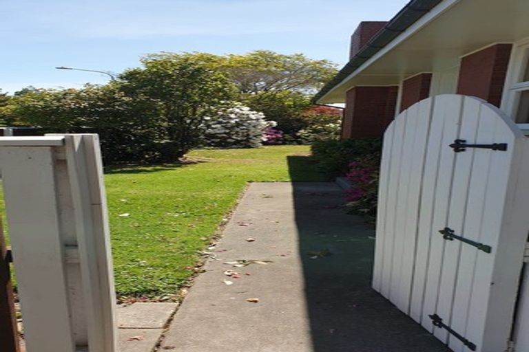 Photo of property in 12 Brackendale Place, Burnside, Christchurch, 8041