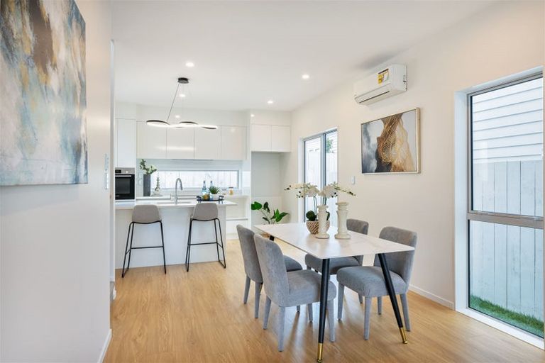 Photo of property in 3e Kingdale Road, Henderson, Auckland, 0610