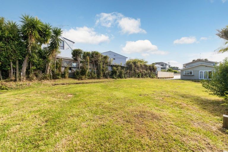 Photo of property in 75 Marine Parade, Mellons Bay, Auckland, 2014