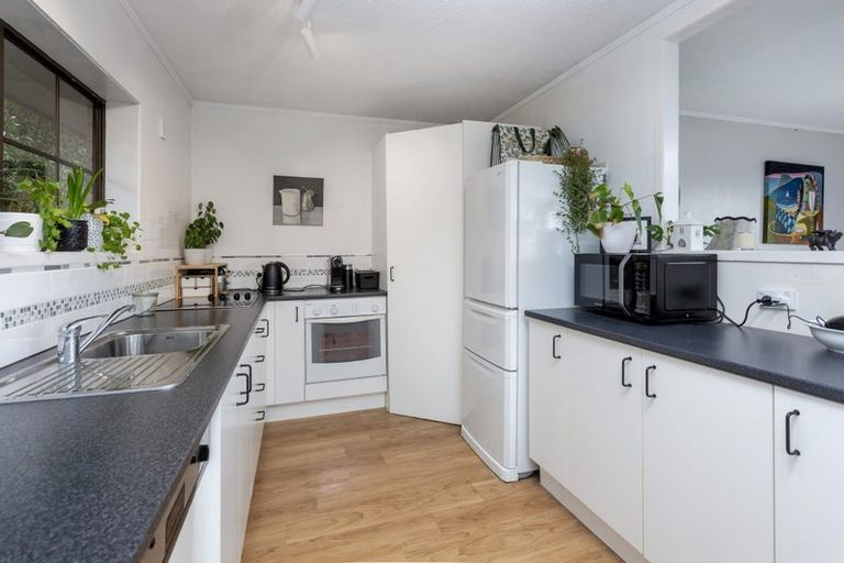 Photo of property in 2/5 Serrata Place, Browns Bay, Auckland, 0630