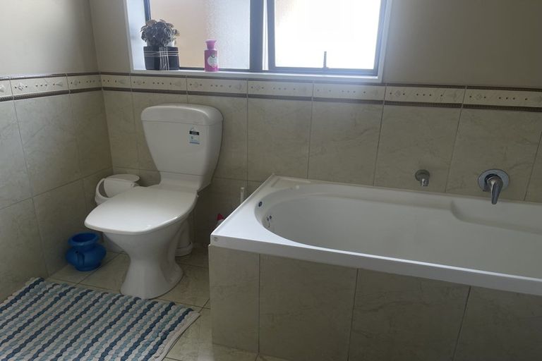 Photo of property in 12 Exotic Place, Massey, Auckland, 0614