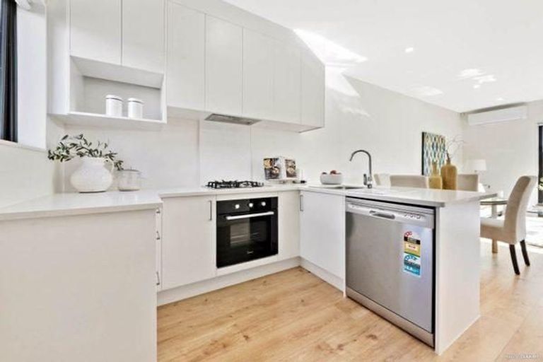 Photo of property in 2 Creekside Way, Flat Bush, Auckland, 2019