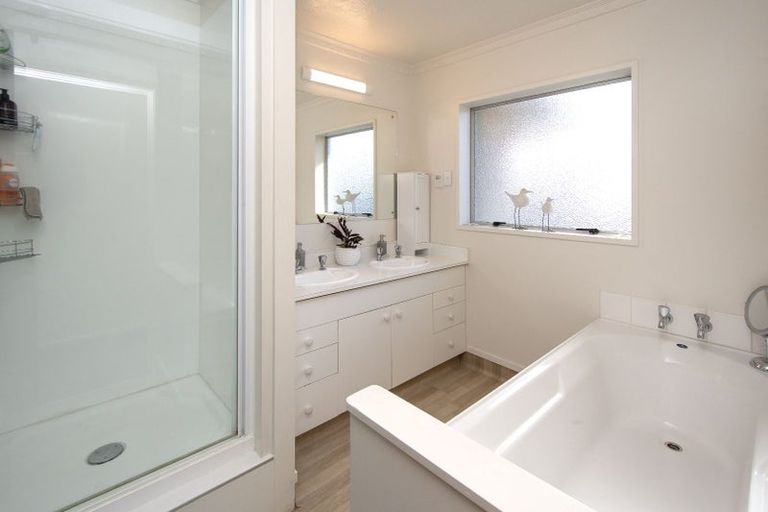 Photo of property in 169 Withells Road, Avonhead, Christchurch, 8042