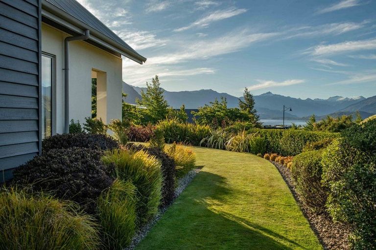 Photo of property in 70 Forest Heights, Wanaka, 9305