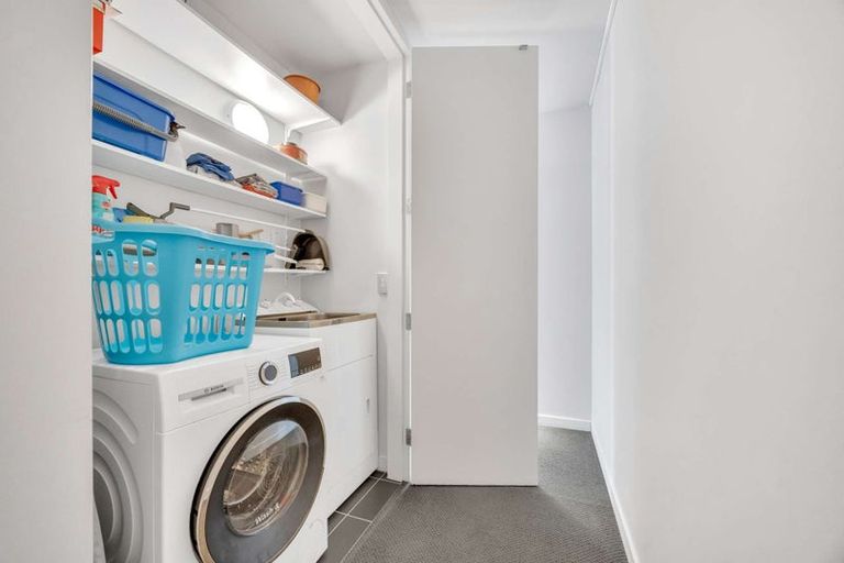 Photo of property in Montreaux Apartments, 5g/164 The Terrace, Wellington Central, Wellington, 6011