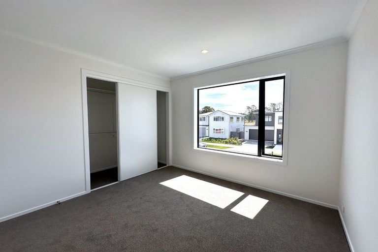Photo of property in 19 Oyster Drive, Whenuapai, 0618
