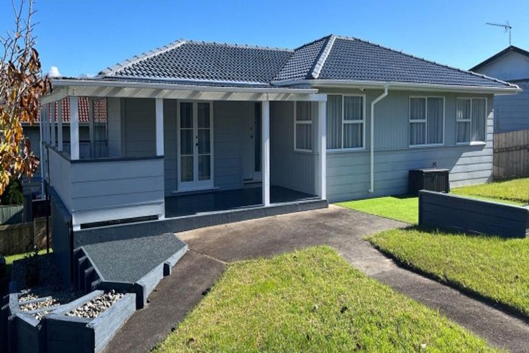 Photo of property in 1/73 Hellyers Street, Birkdale, Auckland, 0626