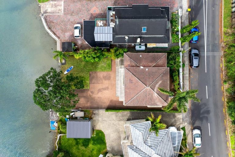 Photo of property in 6 Waiwera Road, Waiwera, Orewa, 0994