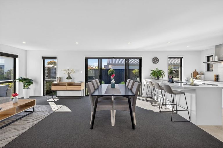 Photo of property in 2 Graeme Cooper Lane, Avonhead, Christchurch, 8042