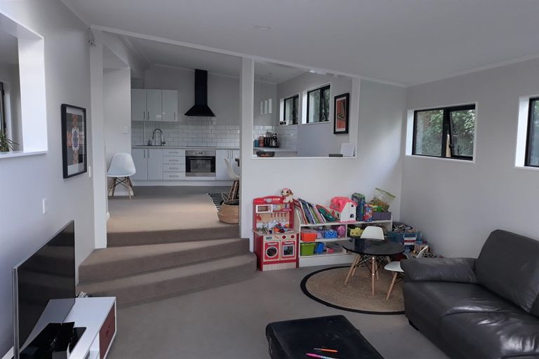 Photo of property in 7a Countess Close, Maupuia, Wellington, 6022