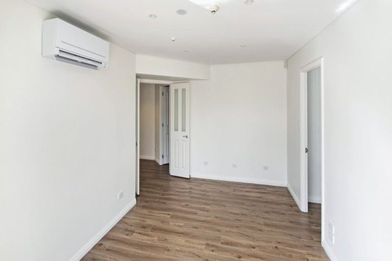 Photo of property in 2/8b Rugby Road, Birkenhead, Auckland, 0626