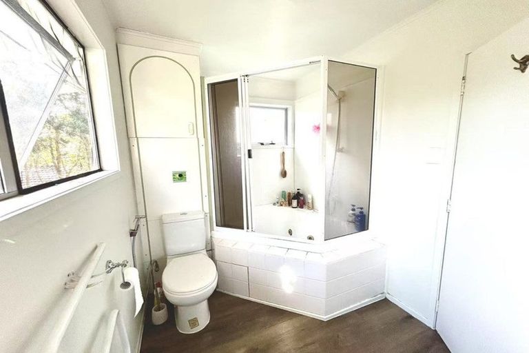 Photo of property in 76 Onewa Road, Northcote Point, Auckland, 0627