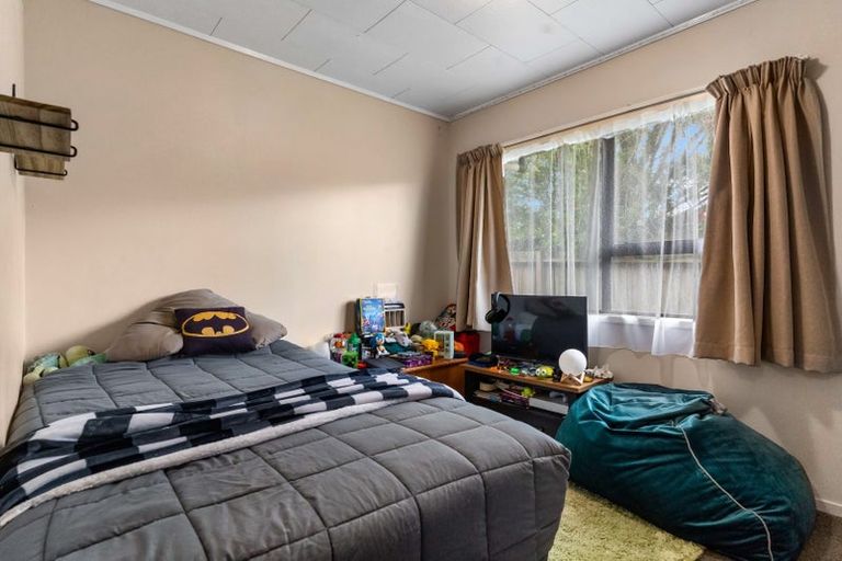 Photo of property in 2/20 Landsdale Place, Massey, Auckland, 0614