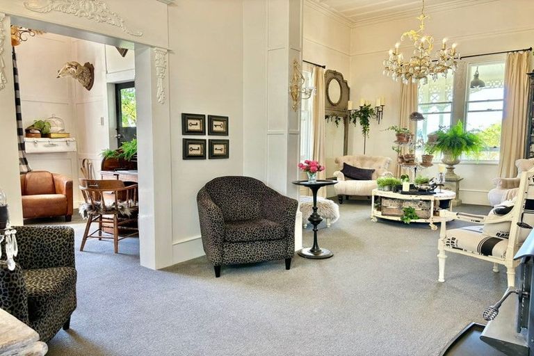 Photo of property in 22 Domain Road, Waipawa, 4210