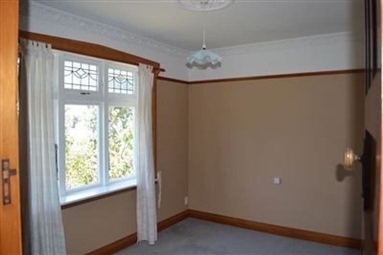 Photo of property in 30 Napier Street, Karaka Bays, Wellington, 6022