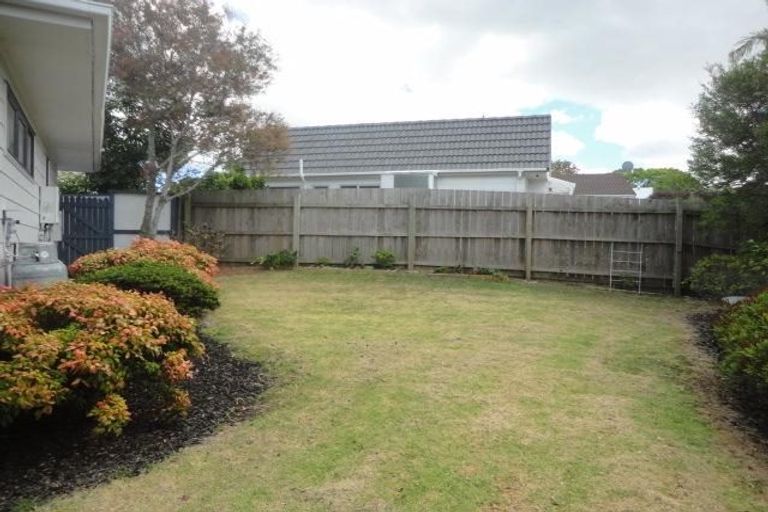 Photo of property in 9 Hiwihau Place, Glenfield, Auckland, 0629
