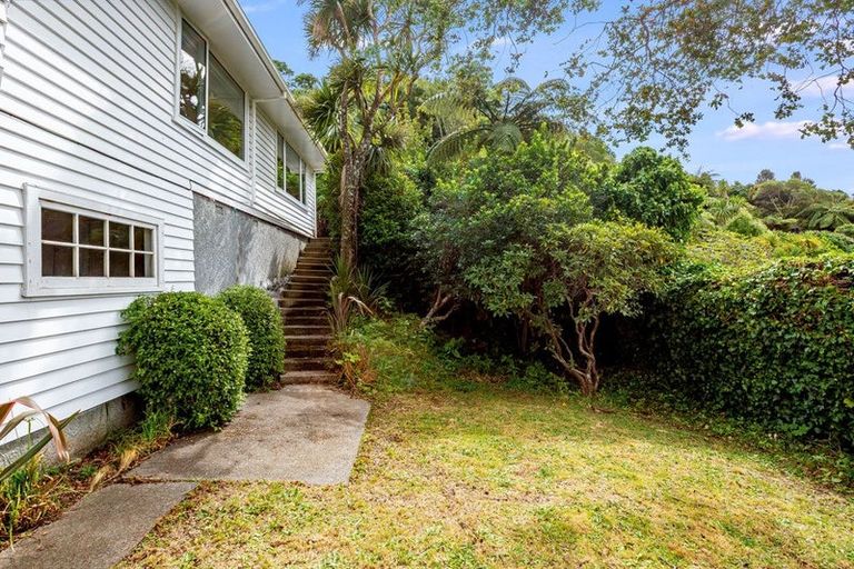 Photo of property in 48 Homewood Crescent, Karori, Wellington, 6012